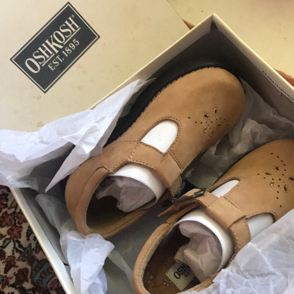 OshKosh Brown suede baby shoes